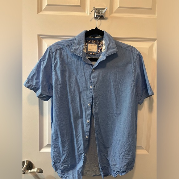 Men's Denim & Flower Blue Button-Up Short Sleeve Size Medium - Picture 1 of 5